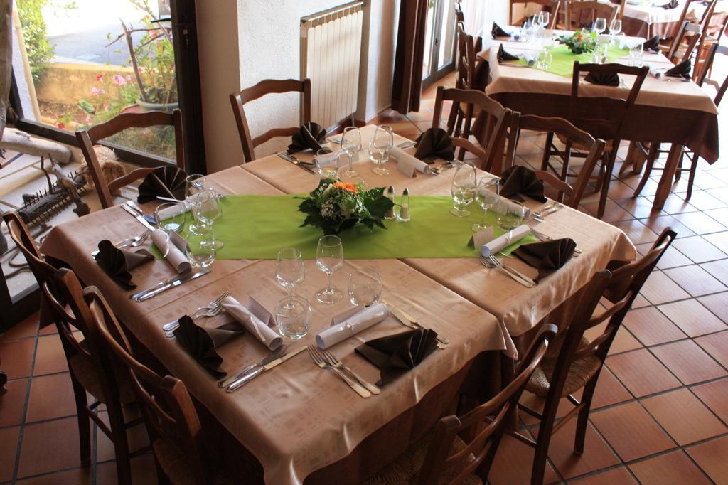Logis Hotel Restaurant Le Flamant Rose Camargue Albaron Exterior foto