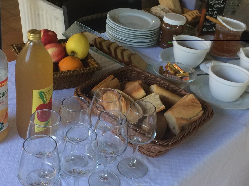 Logis Hotel Restaurant Le Flamant Rose Camargue Albaron Exterior foto